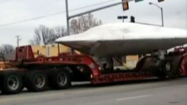 VIDEO: A military aircraft was thought to be an alien space ship.