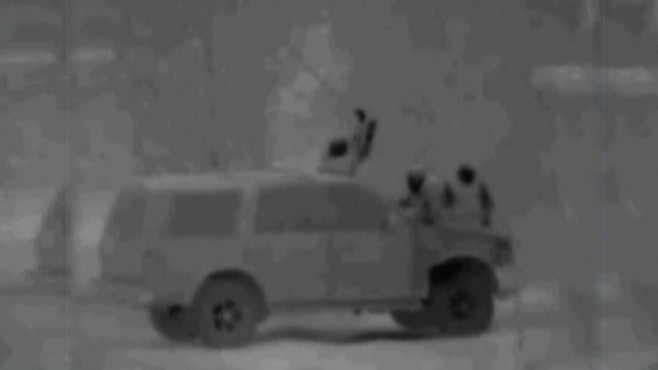 VIDEO: Drug smugglers use catapult to launch drugs over Arizona-Mexico border.