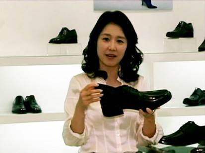 VIDEO: South Korean men are turning to "magic shoes" to give them a boost in height.
