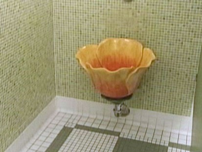 VIDEO: A San Francisco artist turns a restroom fixture into something beautiful.