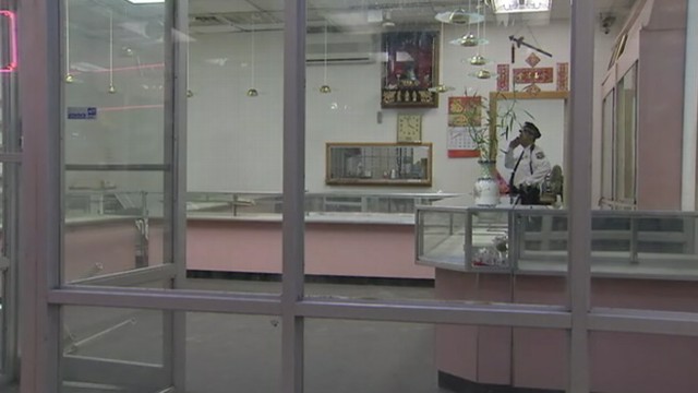VIDEO: FBI joins Philadelphia police in tracking down the thieves.