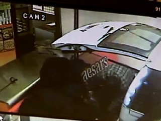 Smash And Grab Crooks Caught On Tape