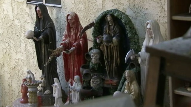 VIDEO: Police investigate bones discovered at Pasadena home of couple who practice Santeria.
