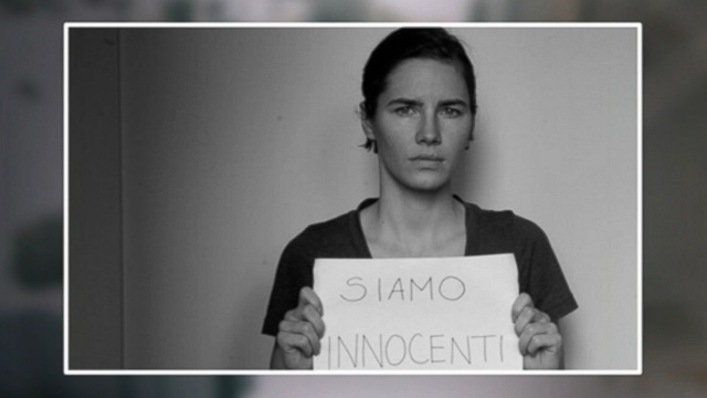 VIDEO: A photograph tweeted by Amanda Knox reads "SIAMO INNOCENTI" or "We Are Innocent."