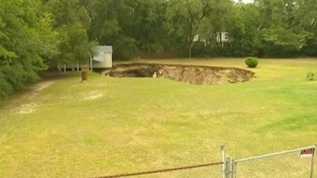 VIDEO: Ground opened up in backyard of Florida couples home of 37 years.