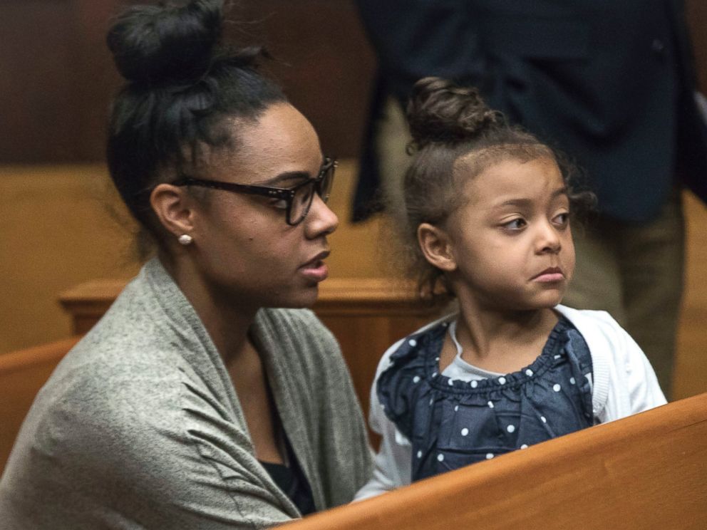 PHOTO: Shayanna Jenkins Hernandez, fiancee of former New England Patriot Aaron Hernandez, sits in the courtroom with the couples daughter during jury deliberations in Hernandezs double-murder trial at Suffolk Superior Court in Boston, April 12, 2017.