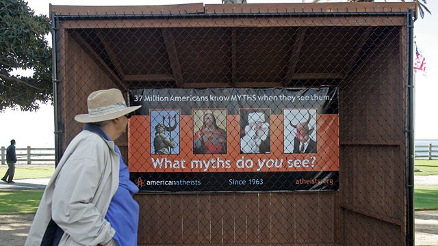 PHOTO: Atheists v. Christmas