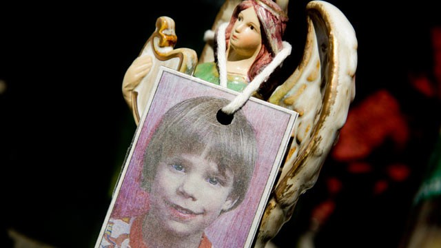 PHOTO: A photograph of Etan Patz hangs on an angel figurine, which is part of a makeshift memorial in the SoHo neighborhood of New York, May 28, 2012.