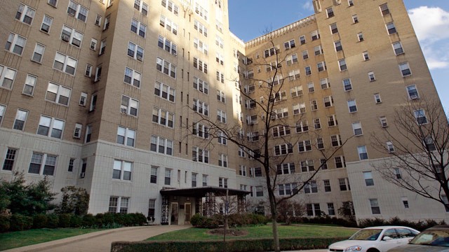 PHOTO: This apartment building at 3955 Bigelow Blv'd., shown on Friday, March 9, 2012, in Pittsburgh's Oakland neighborhood, is the address the Pittsburgh Police say John Shick lived.
