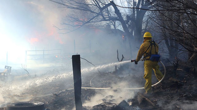 PHOTO: Firefighters Aided by Easing Winds in Reno Fire