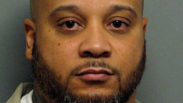 PHOTO: This photo provided by the Cook County Sheriff's Office shows Steven L. Robbins, a convicted murderer police in Indiana and Illinois are searching for after he was mistakenly released from custody in Chicago.