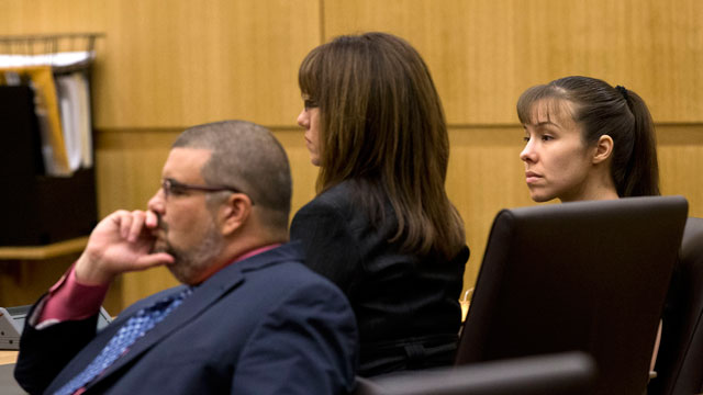 PHOTO: Jodi Arias confers with her attorneys as the jury deliberates in her death penalty.