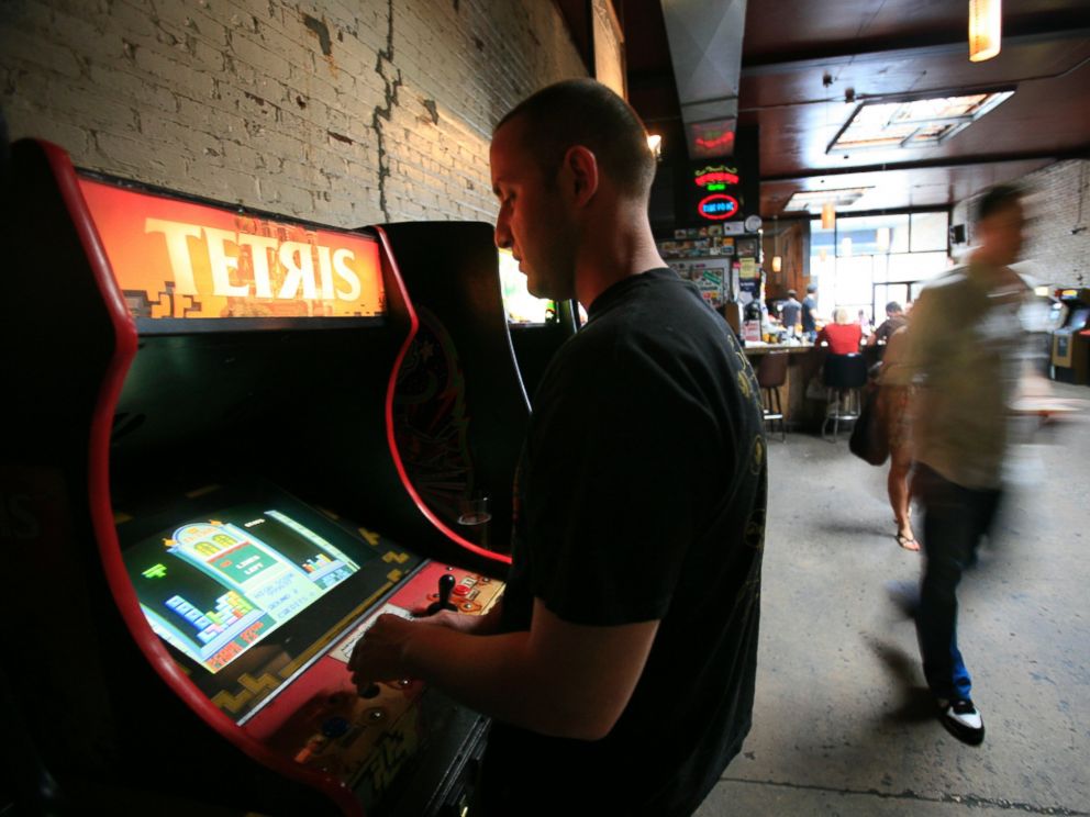 PHOTO: John Clemente plays Tetris, a puzzle video game, at Barcade in the Brooklyn section of New York, May 22, 2009.