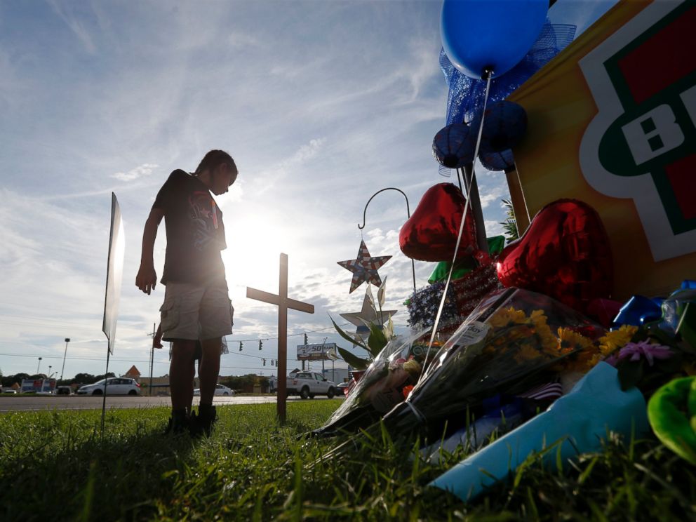 PHOTO: Tre Patton, 10, looks at a makeshift memorial at the scene of the shooting of police officers, in Baton Rouge, Louisiana, July 18, 2016.