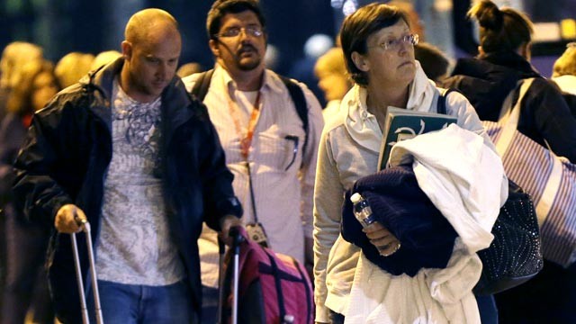 PHOTO: Passengers from the disabled Carnival Triumph cruise ship arrive by bus at the Hilton Riverside Hotel in New Orleans, Feb. 15, 2013.