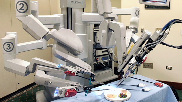 PHOTO: Da Vinci Surgical Robot