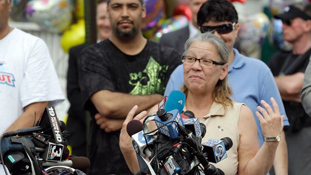 PHOTO: Nancy Ruiz, mother of Gina, speaks to the media after bringing her daughter home, May 8, 2013, in Cleveland.