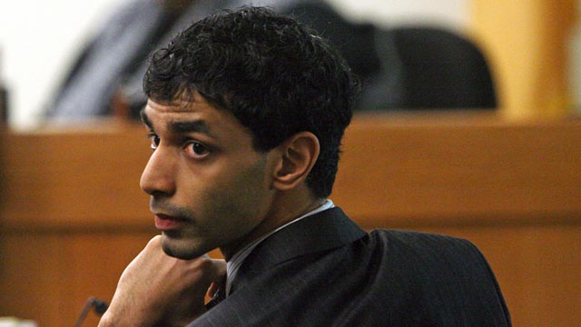 PHOTO: Dharun Ravi turns to look behind him during his trial in New Brunswick, N.J., Feb. 28, 2012.