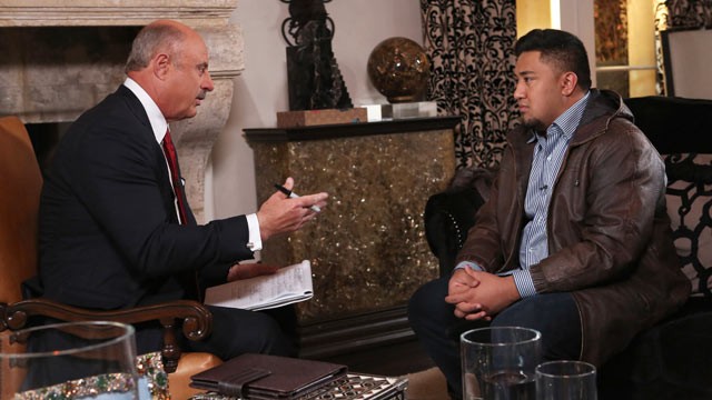 PHOTO: Talk show host Dr. Phil McGraw, interviews Ronaiah Tuiasosopo during taping for the