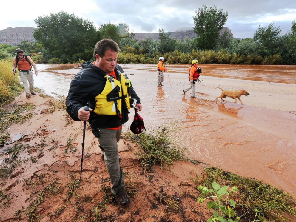 PHOTO: Members of the Mojave County search and rescue team use dogs to search for bodies after a flash flood on Sept. 15, 2015 in Colorado City, Ariz.