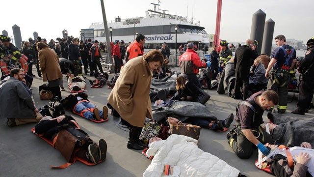 PHOTO: Victims of the Seastreak Wall Street ferry accident are aided by rescue personnel, Jan. 9, 2013 in New York.