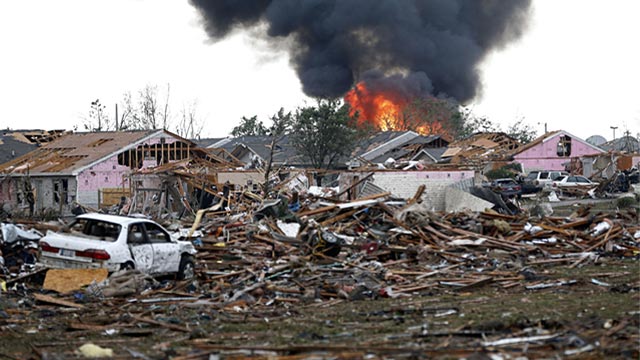 PHOTO: Fire after tornado