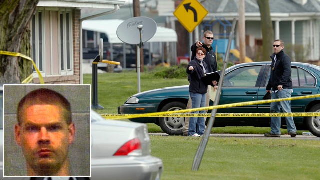 PHOTO: Police officials investigate the scene at a house in Manchester, Ill., April 24, 2013, where five people were found shot to death in the tiny west-central Illinois town by suspect, Rick Smith, inset.