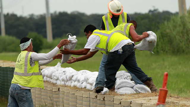 PHOTO: Workers stack sandbags on top of retaining wall baskets in preparation for Tropical Storm Isaac, which is expected to make landfall on the Louisiana coast as a hurricane, in Port Sulphur, La., Monday, Aug. 27, 2012.