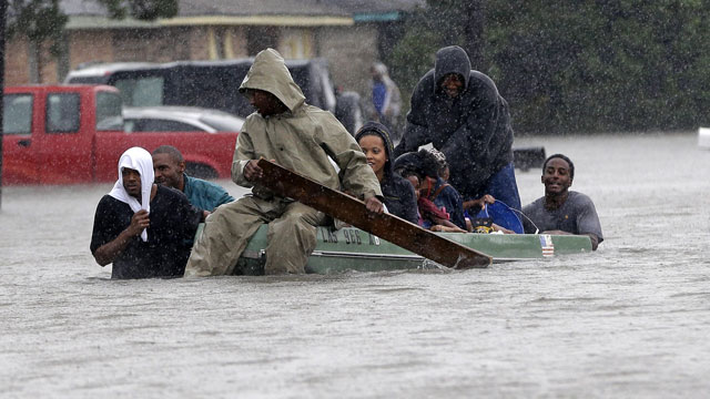 PHOTO: Residents evacuate their flooded neighborhood, Thursday, Aug. 30, 2012, in LaPlace, La.