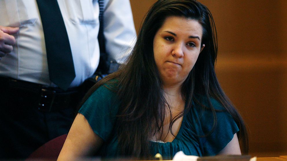 PHOTO: Jennifer Mee, center, sits in court as jury selection begins for her murder trial at the Pinellas County Justice Center in Clearwater, Fla, Sept. 17, 2013.