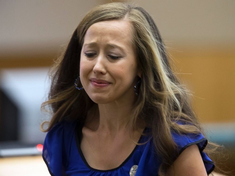 PHOTO: Hillary Wilcox, a sister of Travis Alexander, makes a statement during the - ap_jodi_arias_court_sentencing_03_jc_150413_4x3_992