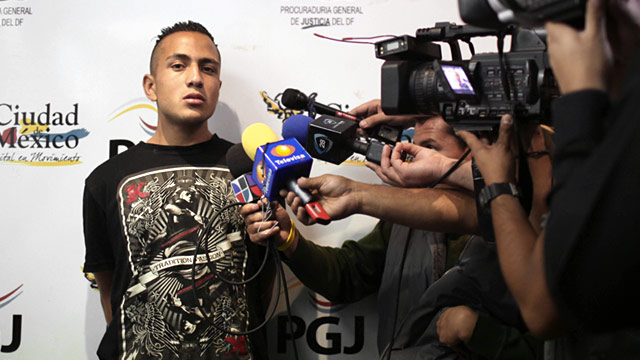 PHOTO: Journalists question Jose Manuel Ramirez, arrested in death of US Airways flight attendant