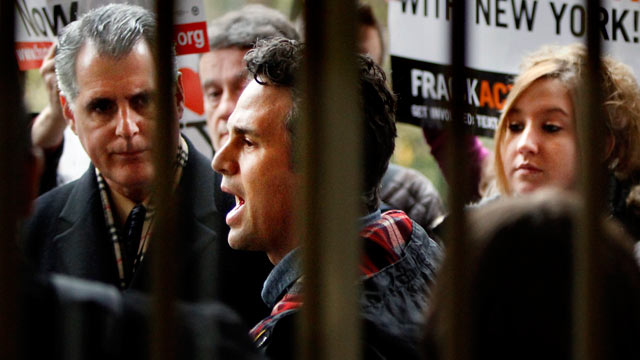 PHOTO: Mark Ruffalo speaks about the delivery of emergency water aid, during a press conference on the steps of City Hall, Dec. 6, 2011 in New York.