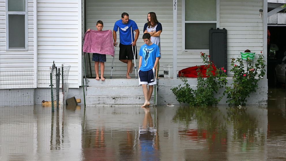 PHOTO: The Russell family declined evacuation orders as Little Piney Creek overtopped its banks in downtown Newburg, Mo., Aug. 7, 2013.