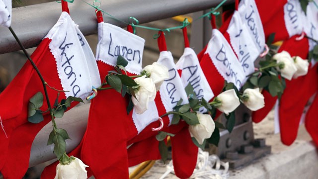 Many Share Newtown's Mourning During Holidays - ABC News