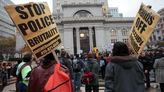 PHOTO: Occupy Oakland supporters gather during a veterans rally in Frank Ogawa Plaza on Nov. 11, 2011 in Oakland, Calif.