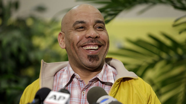 PHOTO: Pedro Quezada, the winner of the Powerball jackpot, talks to the media during a news conference at the New Jersey Lottery headquarters, March 26, 2013, in Lawrenceville, N.J. Quezada , 44, won the $338 million jackpot with the winning ticket he pur