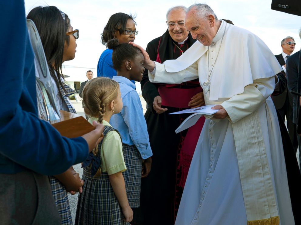 PHOTO: Pope Francis reaches out to 5th grader Omodele Ojo, of New York, as he is greeted while arriving at John F. Kennedy International Airport, Sept. 24, 2015, in New York.