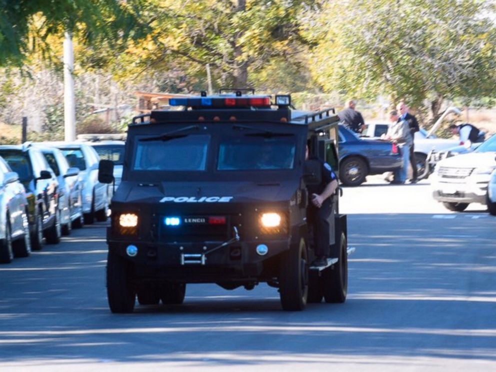 PHOTO: A swat team arrives at the scene of a shooting in San Bernardino, Calif., Dec. 2, 2015.