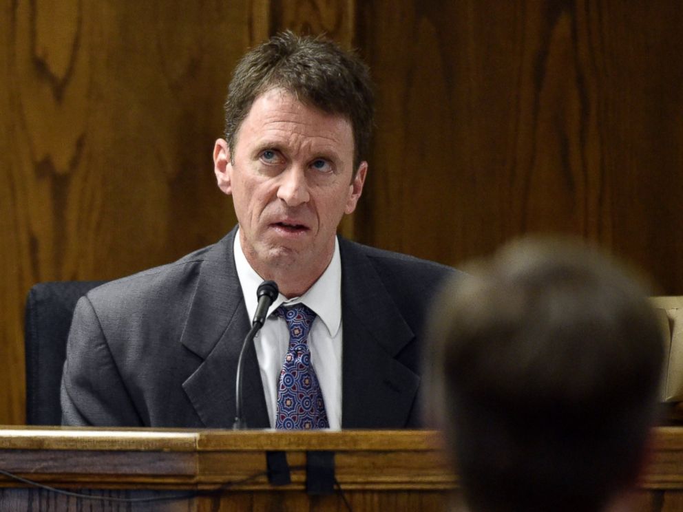 PHOTO: Dr. Mitchell Dunn, a board-certified psychiatrist, testifies at the capital murder trial of former Marine Cpl. Eddie Ray Routh in Stephenville, Texas, on Feb. 24, 2015.