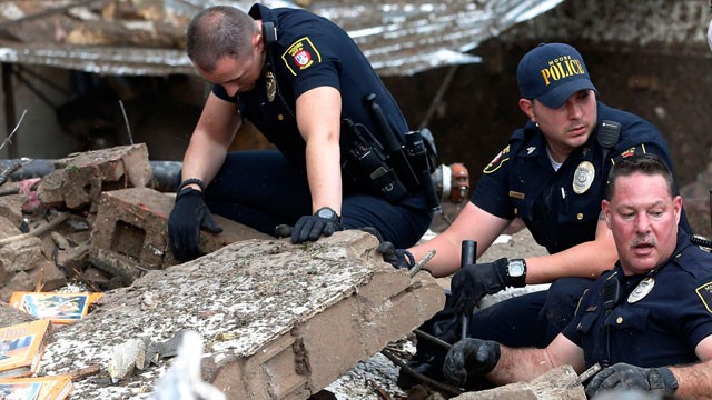 PHOTO: Moore police dig through the rubble of the Plaza Towers Elementary School following a tornado in Moore, Okla., May 20, 2013.