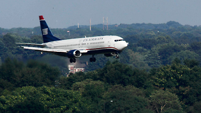 PHOTO: US Airways jet landing in Philadelphia