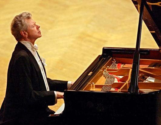 Van Cliburn dies at 78