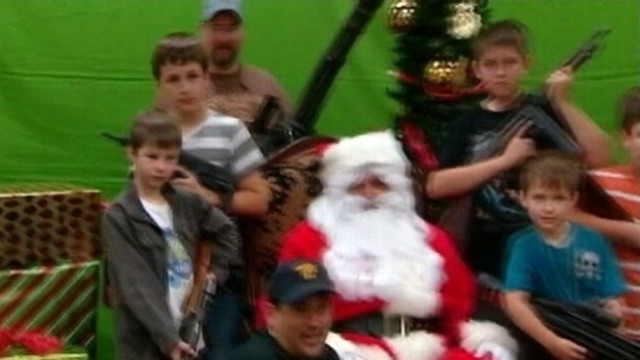 VIDEO: Arizona gun club lets members meet Santa with their choice of machine gun.