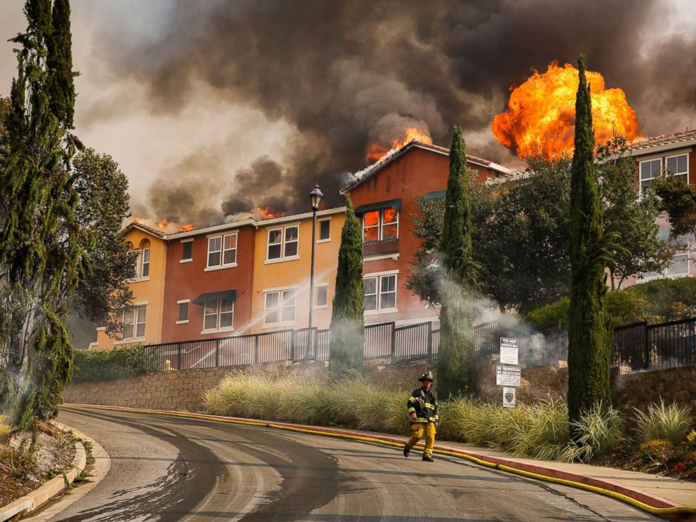 PHOTO: The Tubbs fire tears through the Overlook apartment complex off of Bicentennial Way in Santa Rosa, Calif., Oct. 9, 2017.