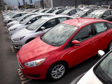 How to score the best deal on a brand-new car before the new year arrives