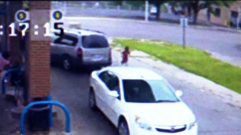 Child escapes car moments before alleged thief drives off - ABC7 Los ...