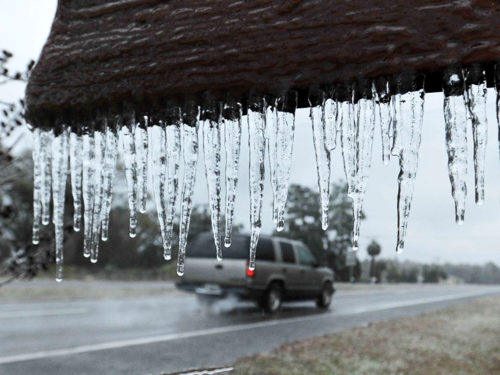 PHOTO: Icicles hang from the Welcome to Hilliard sign in Hilliard, Fla., Jan. 3, 2018. 