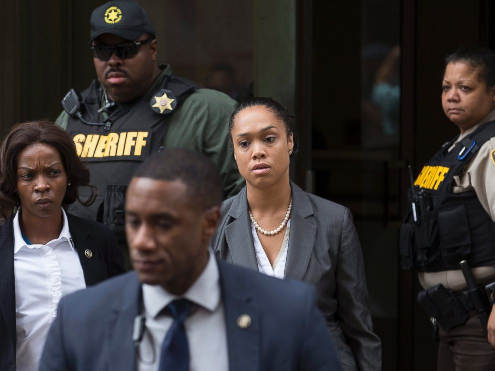 PHOTO: Baltimore City States Attorney Mosby Marilyn Mosby, center, exits the courthouse after a verdict was issued in the trial of officer Caesar Goodson in Baltimore, Maryland, June 23, 2016.