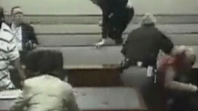 VIDEO: Kentucky prisoner breaks free from holding cell but runs through wrong door.